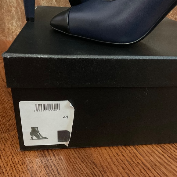 CHANEL NAVY & BLACK PEARL ACENT LAMBSKIN LEATHER HEELED ANKLE BOOTIES !! - Picture 10 of 11